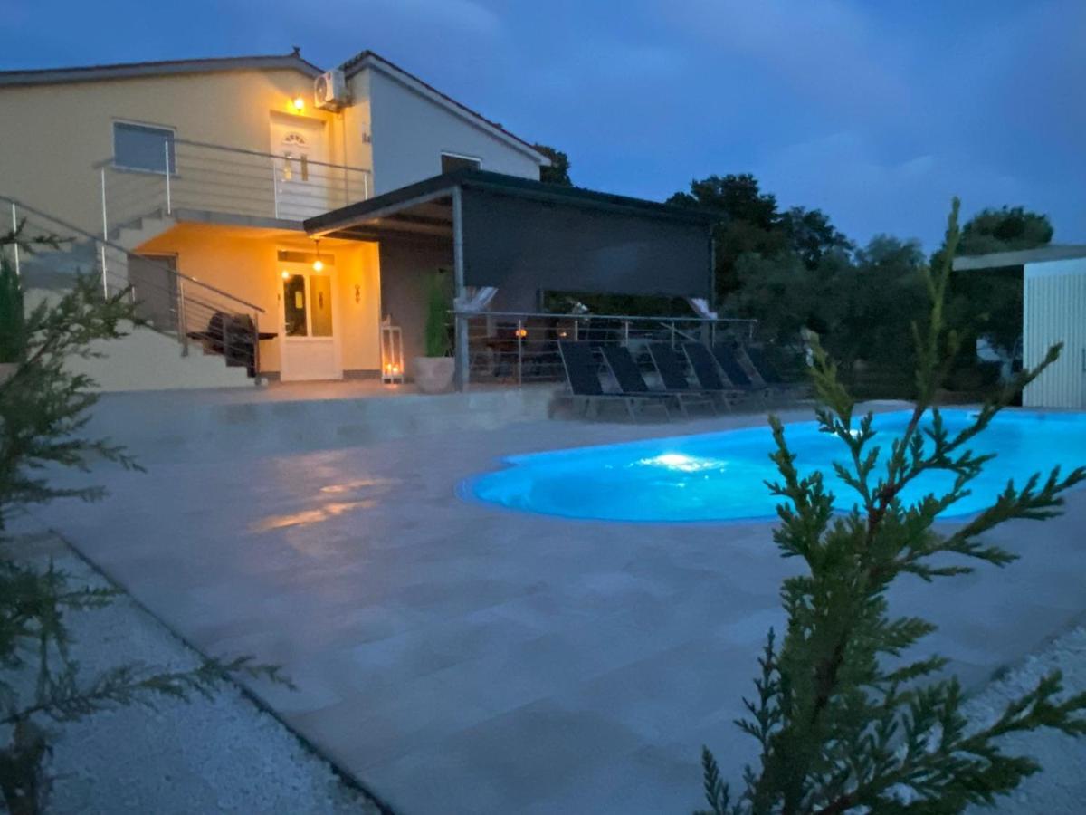 Naturia Holiday House Медулин Экстерьер фото